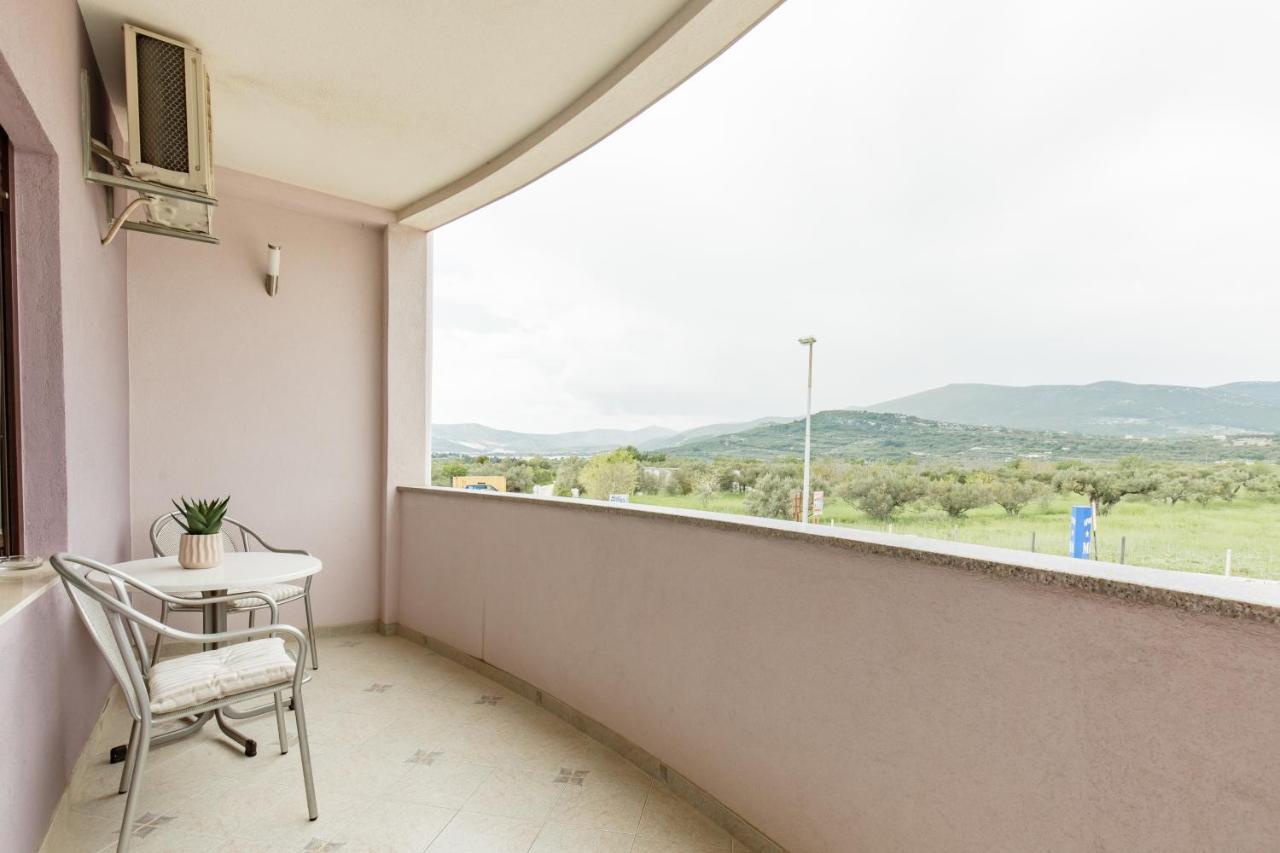 Apartments Mara Kastela Exterior photo